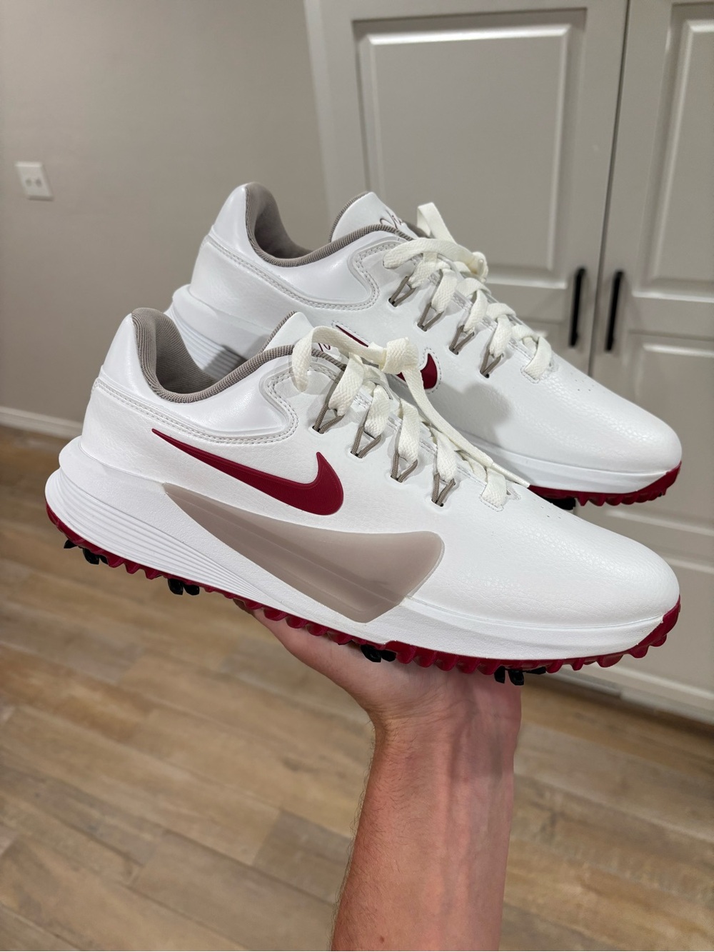 Nike Victory Pro 4 'White / Wine Red' Men’s Size 9.5 Golf Cleats | FZ7611-103